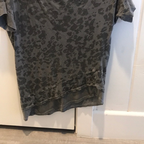 Wide neck, Asymmetrical Splendid short sleeve top - Picture 3 of 4